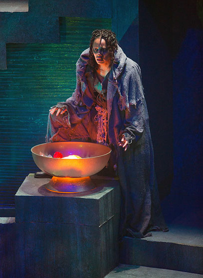 Nafeesa Monroe (Soothsayer), Julius Caesar, directed by Robert Richmond, Folger Theatre, 2014. Photo by Teresa Wood.
